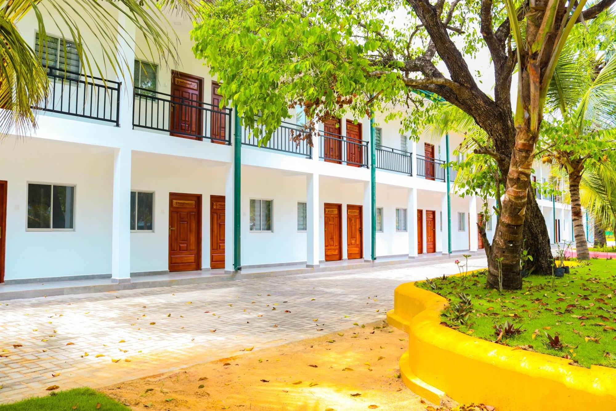 Reecha Resort & Hotel Kilinochchi Extérieur photo