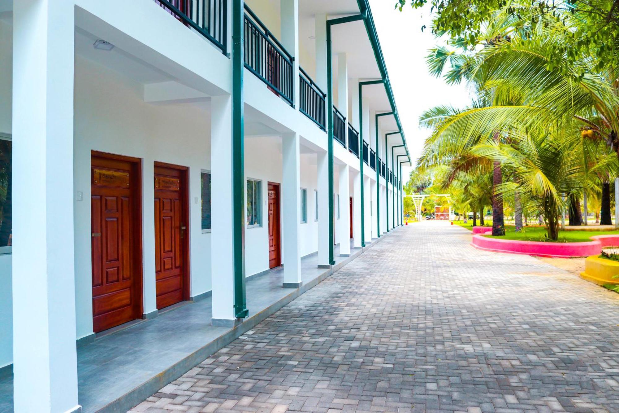 Reecha Resort & Hotel Kilinochchi Extérieur photo